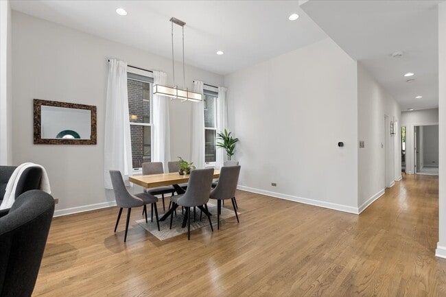 Building Photo - 1867 N Halsted St