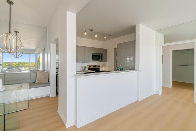 Building Photo - Civic