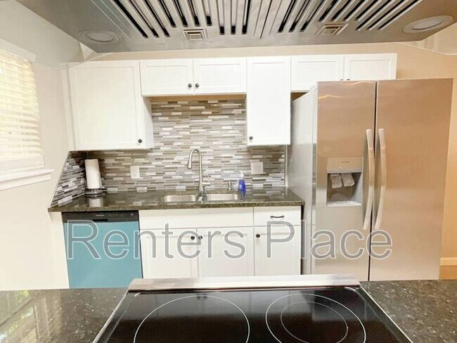 Building Photo - 1001 SW 101st St