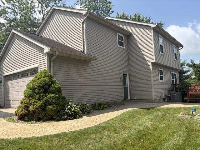 Building Photo - 328 N Pointe Dr