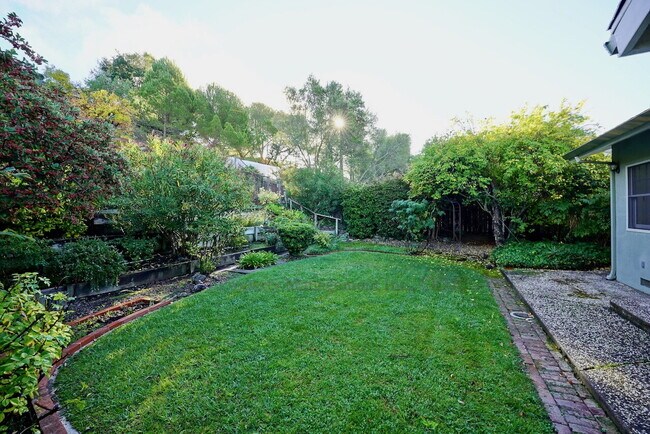 Building Photo - Loma Verde Home with Spacious Backyard, Gr...