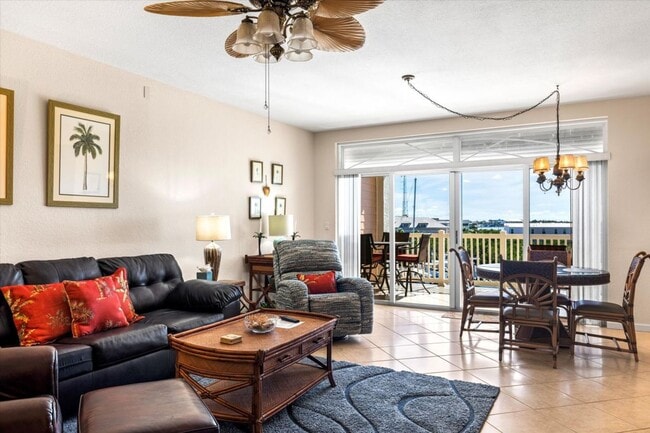 Building Photo - Seasonal Waterfront Living | Available April 15 – October 31