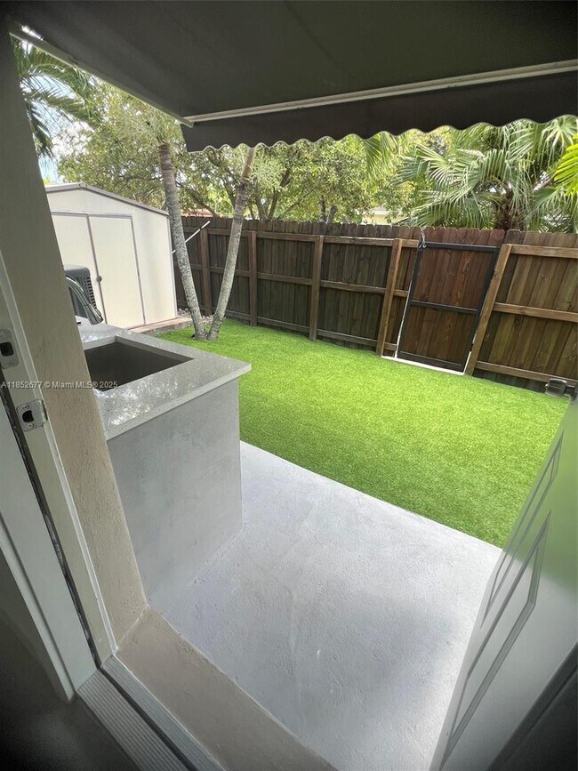 Building Photo - 5004 SW 140th Ct