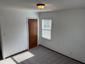 Building Photo - 148 W Moody Ave