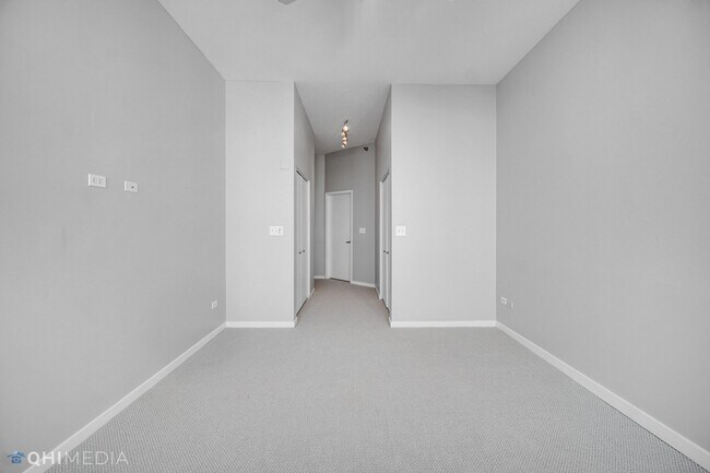 Building Photo - 1600 S Indiana Ave