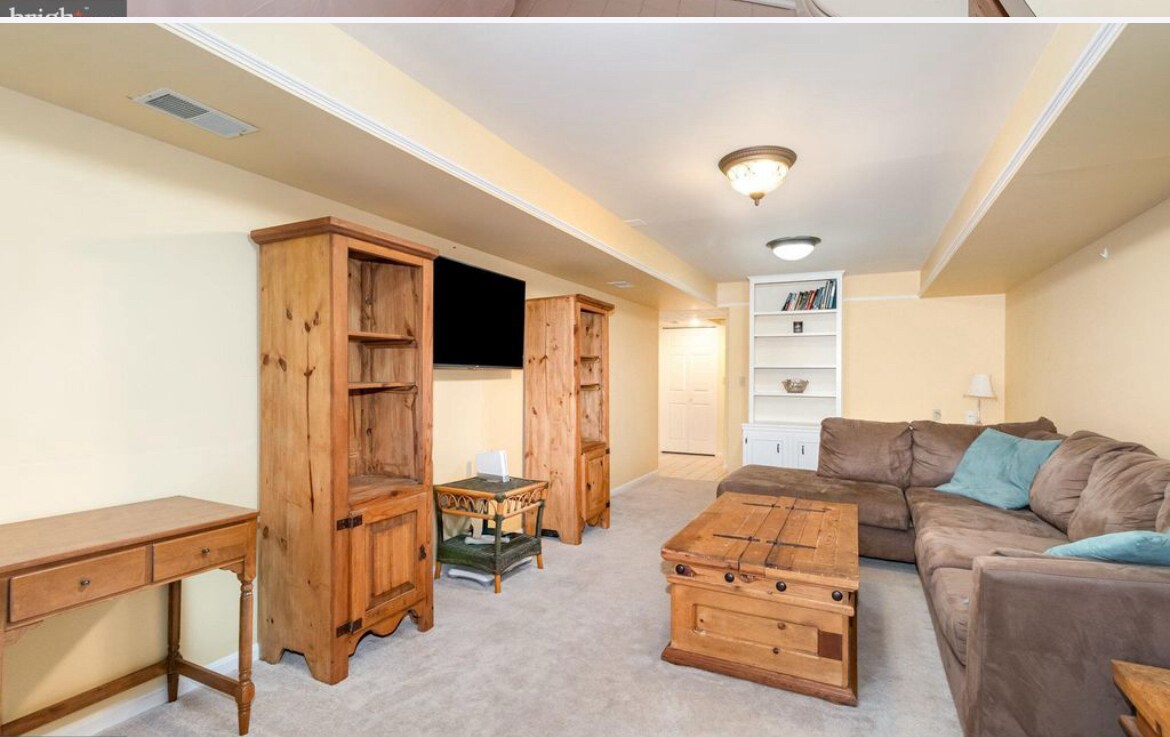 Building Photo - 1123 Wicklow Ct