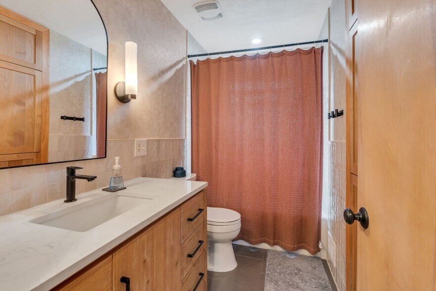 Building Photo - 3536 E Hermes Dr