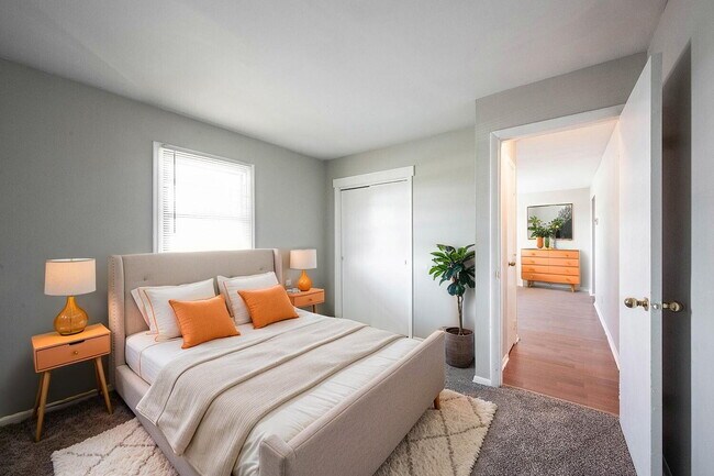 Building Photo - "Charming 2-Bedroom Retreat in New Palestine - 800 Sq Ft of Comfort!"