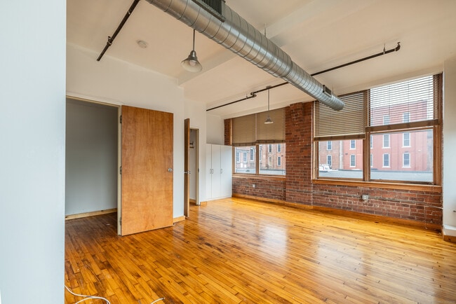 Building Photo - 325 Lafayette St