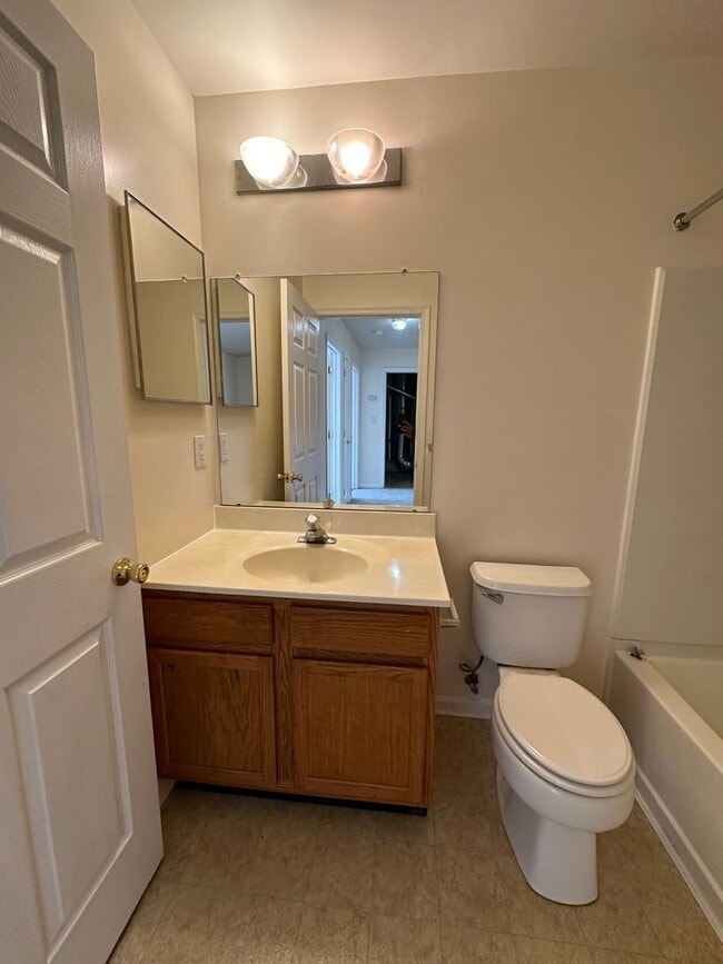 Building Photo - 3 bedroom in Essex Place