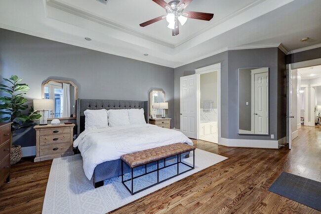 Building Photo - 1126 W 17th St