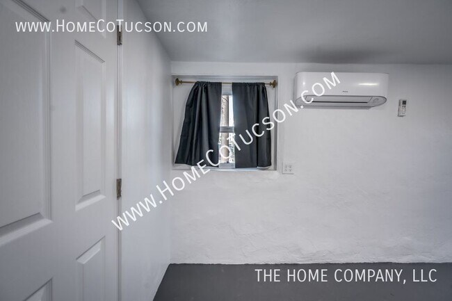 Building Photo - 940 E Florita St