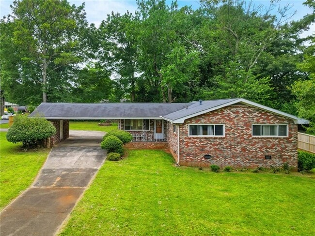 Building Photo - 1808 Sandy Plains Rd