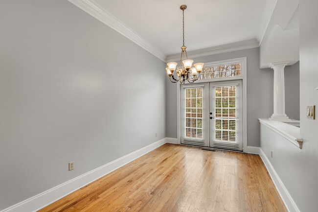 Building Photo - 331 Carpenter Dr NE