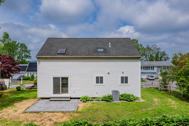 Building Photo - 103 Sprucedale Dr