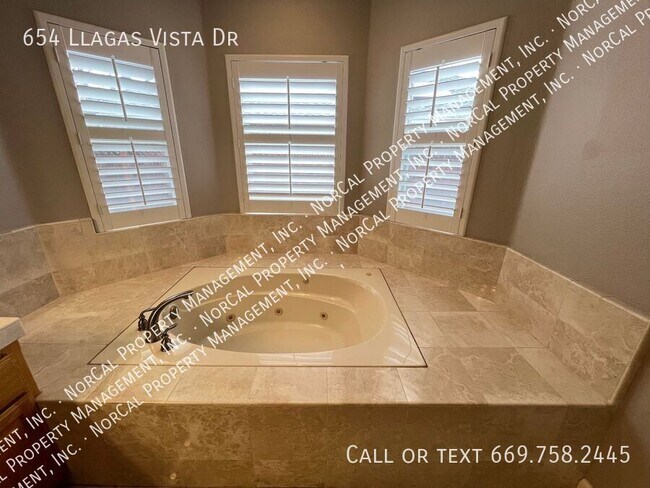 Building Photo - 654 Llagas Vista Dr