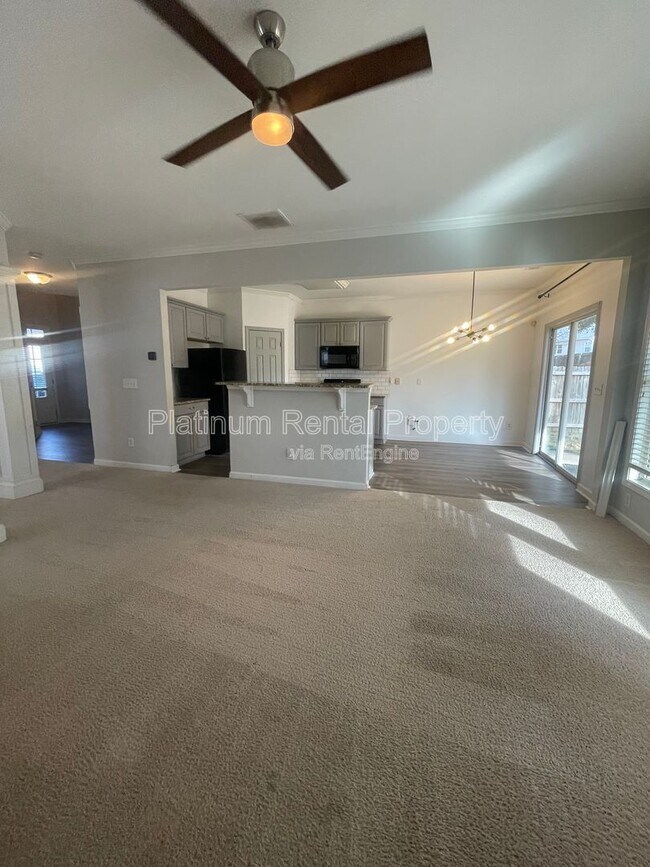 Building Photo - 5545 Weddington Dr