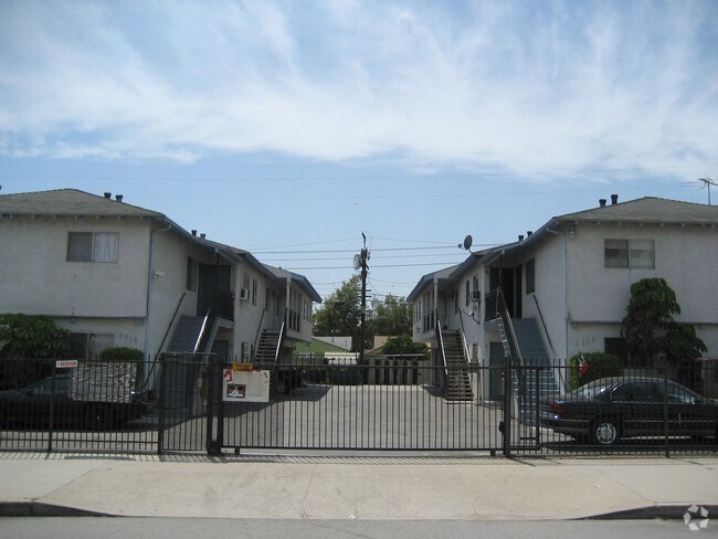 Building Photo - 8819-8823 Lankershim Blvd