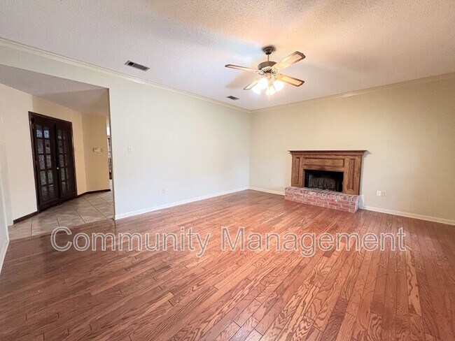 Building Photo - 9868 Kinglet Dr