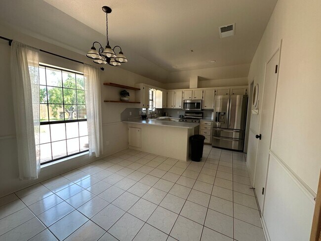 Building Photo - Beautiful South Bossier Home with Sunroom!