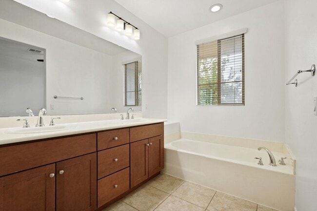 Building Photo - Prime Location! RARE Opportunity to LEASE 4/3.5 Spacious TownHome IN GARDEN GROVE!