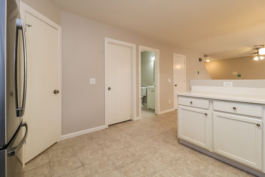 Building Photo - 12329 W Windrose Dr
