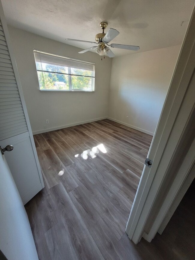 Building Photo - HOO-360-18th