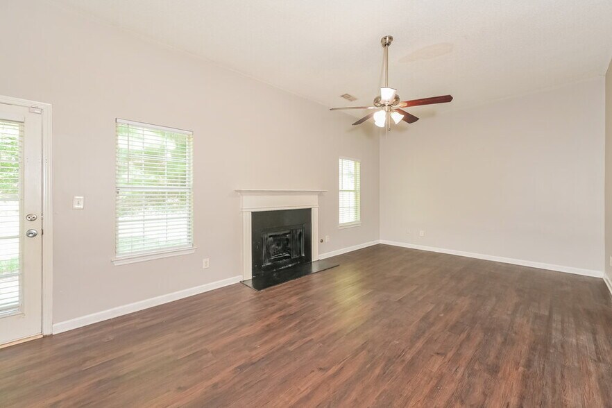 Building Photo - 3154 Lower Creek Dr