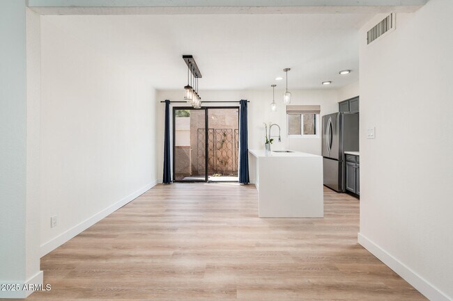 Building Photo - 6430 N 77th Way