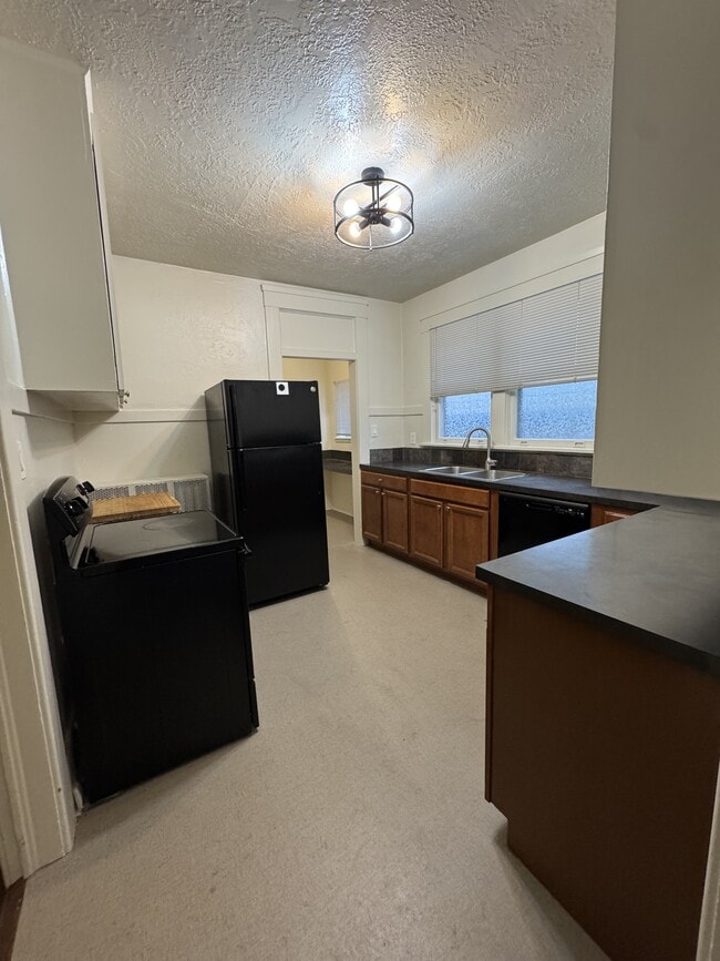 Building Photo - 426 Pueblo St