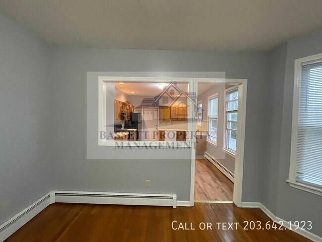 Building Photo - 25 Cumley St