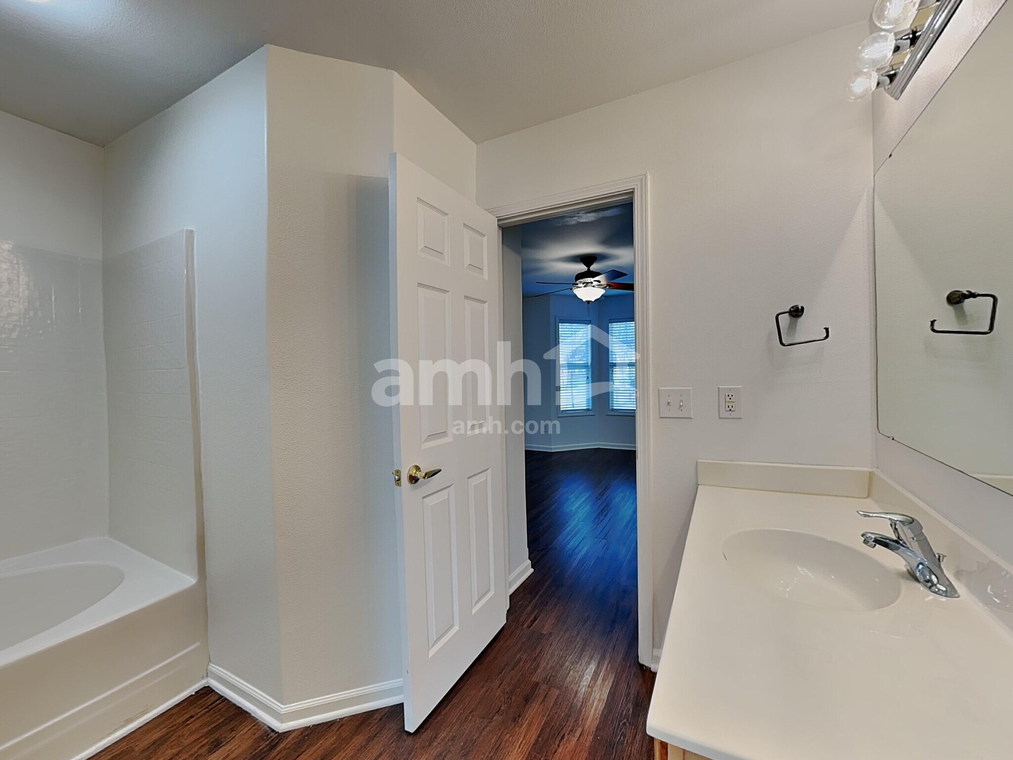 Building Photo - 118 Greenway St