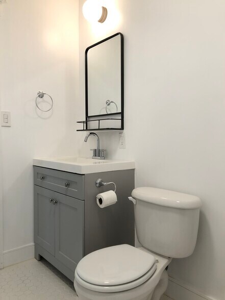 Building Photo - 1386 W 38th St