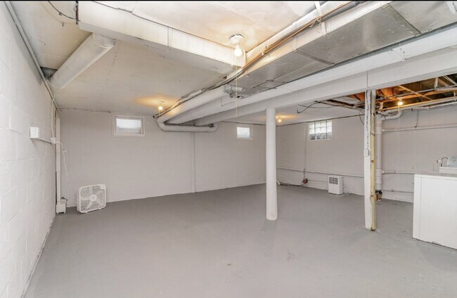 Building Photo - 3704 Cambridge St