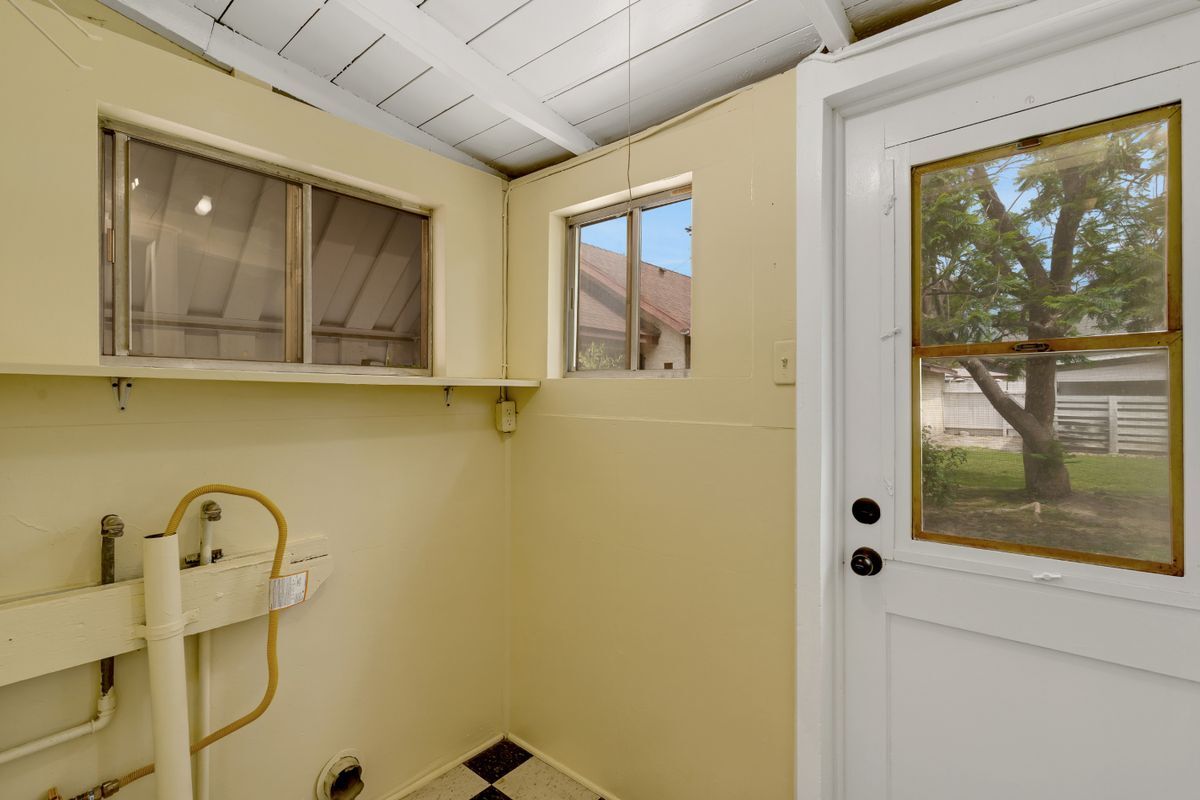 Building Photo - 505 E Olive Ave