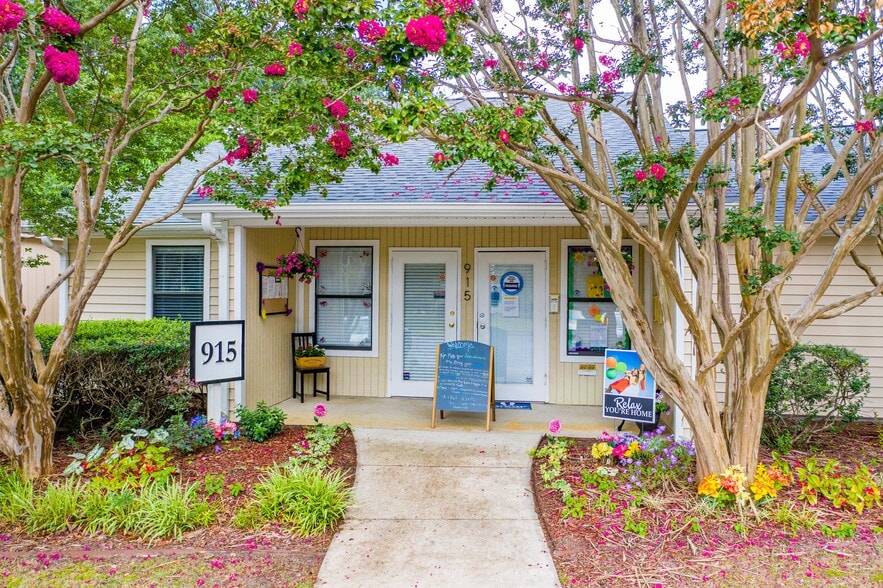 Leasing Offcie - Bryan Woods Apartment