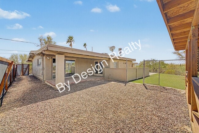 Building Photo - Mid Century Ranch Home on 2+ Acres with Private Pool - Mountain & City Views