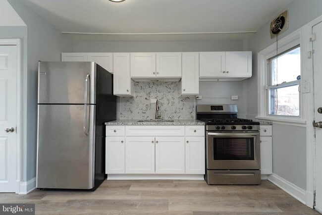 Building Photo - 809 Braeside Rd