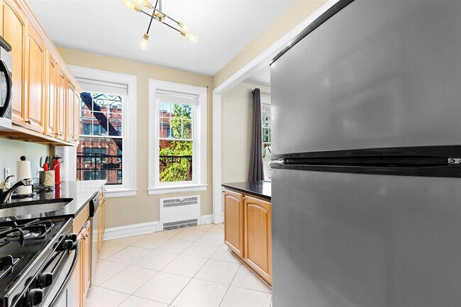 Building Photo - 340 Fairmount Ave