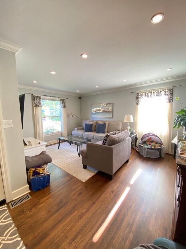 Building Photo - Darling renal in Lortondale