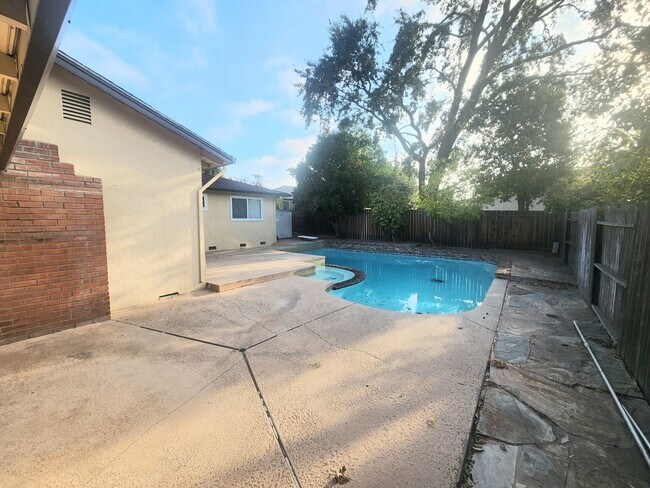 Building Photo - 5274 Heritage Dr