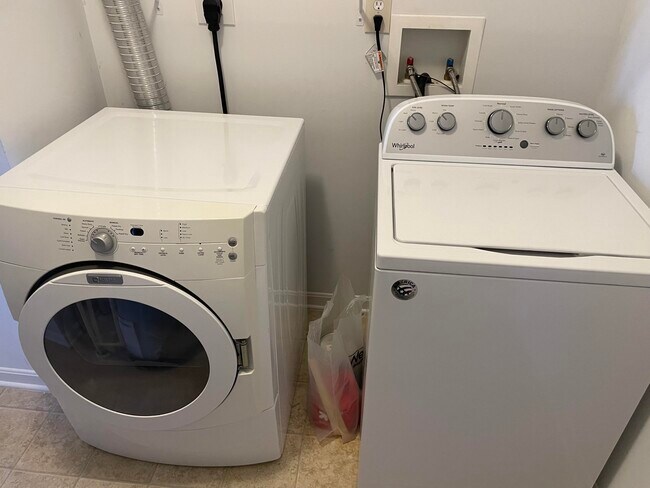 Building Photo - 1153 Fairman Way