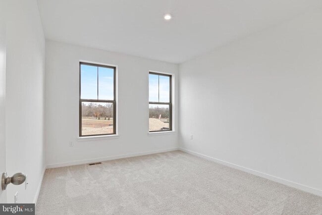 Building Photo - 20935 Bluebird Sq