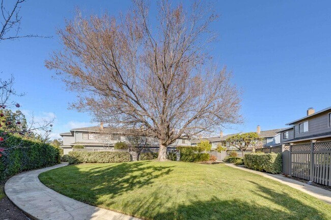 Building Photo - 12091 Atrium Dr