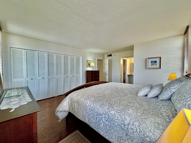 Building Photo - 2671 S Course Dr