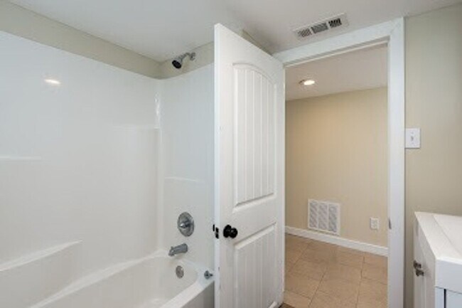 Building Photo - 2615 W Main St