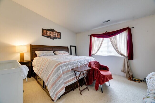 Building Photo - 16552 NE Pacific Terrace