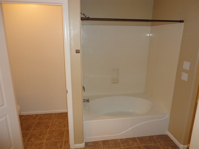 Building Photo - 433 E Penny Ln