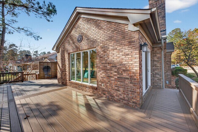 Building Photo - 205 Club Villa Dr W