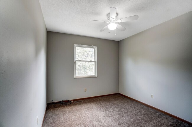 Building Photo - 3540 Willow Run Dr